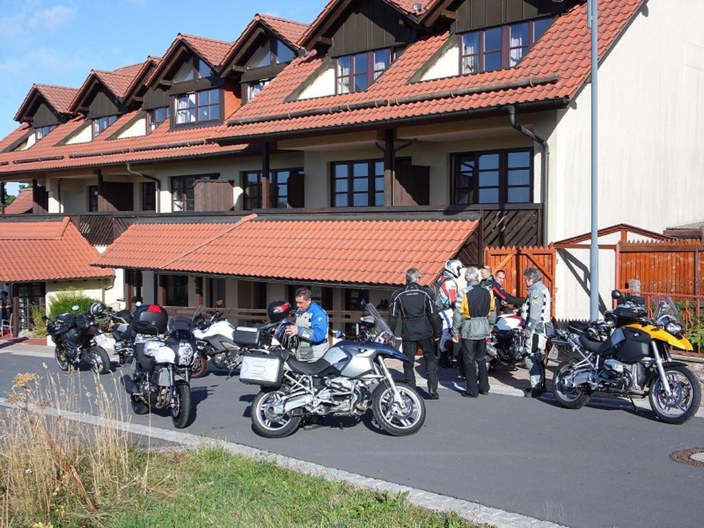 Berggasthof & Hotel Kranich, Hinterrod Eisfeld Eksteriør bilde