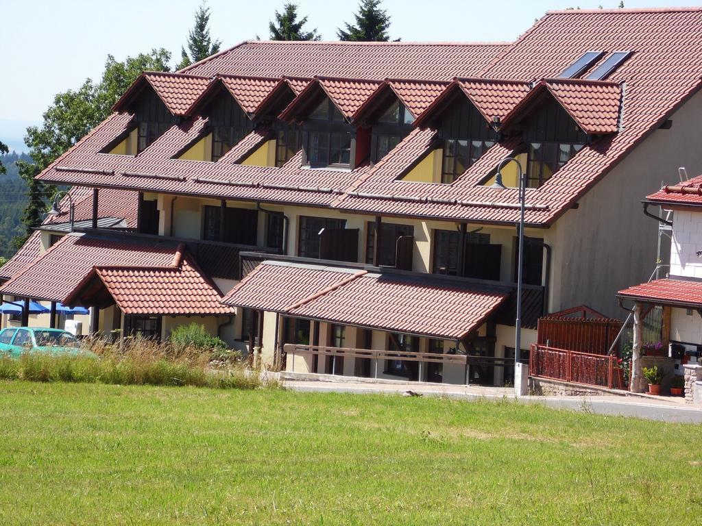 Berggasthof & Hotel Kranich, Hinterrod Eisfeld Eksteriør bilde