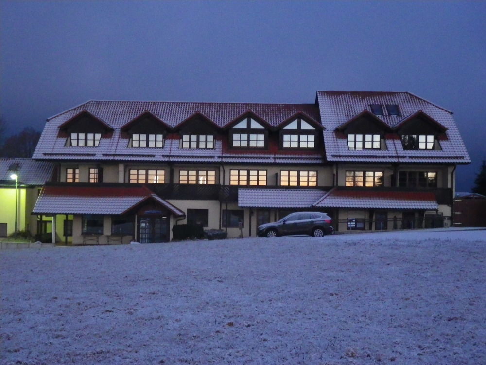 Berggasthof & Hotel Kranich, Hinterrod Eisfeld Eksteriør bilde