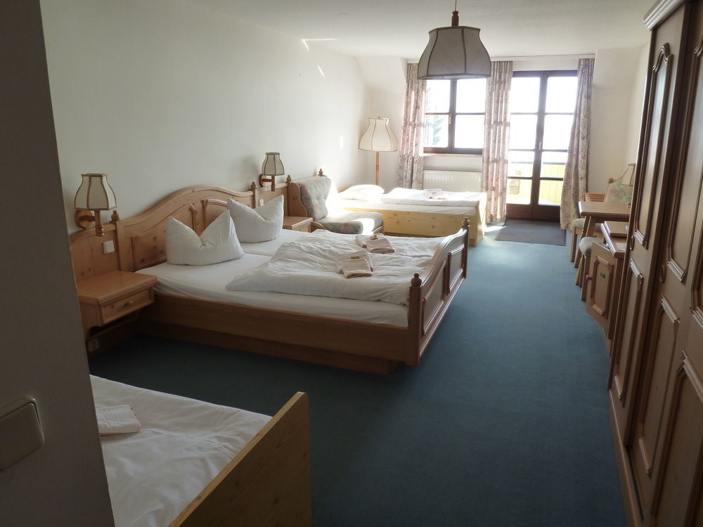 Berggasthof & Hotel Kranich, Hinterrod Eisfeld Eksteriør bilde