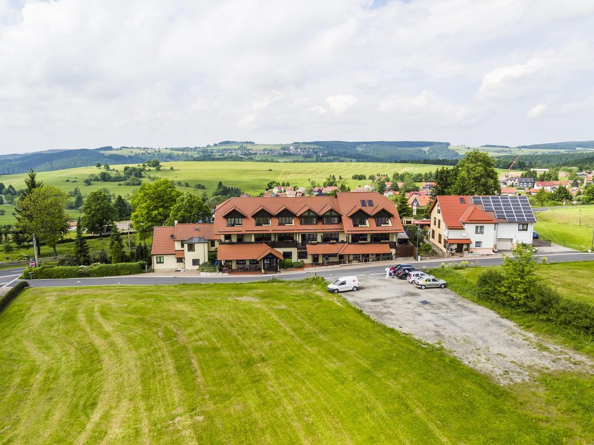 Berggasthof & Hotel Kranich, Hinterrod Eisfeld Eksteriør bilde